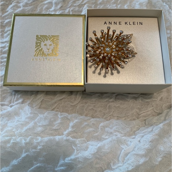 Anne Klein Brooch - Picture 3 of 3